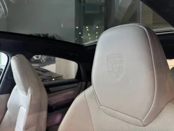 Car image 36
