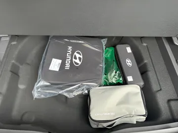 Car image 27