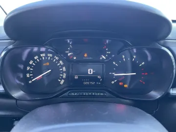 Car image 32