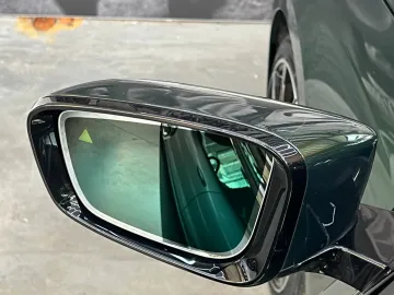 Car image 40