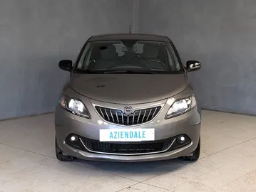 Car image 2