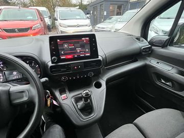 Car image 30