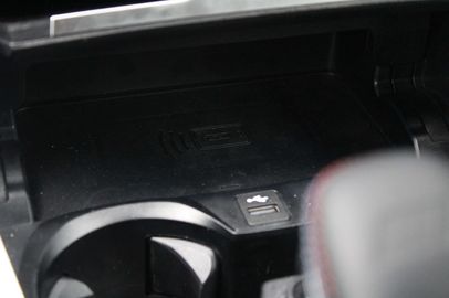 Car image 32