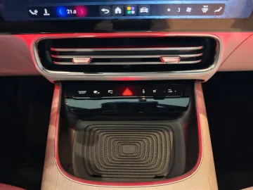 Car image 30