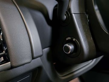 Car image 33