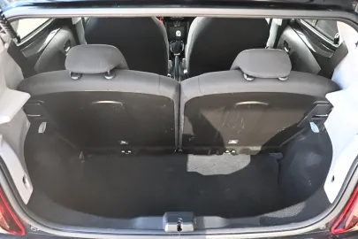 Car image 30