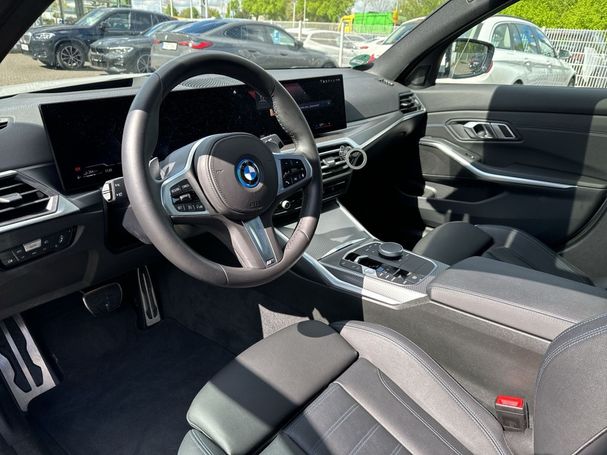 BMW 330 e xDrive 215 kW image number 8