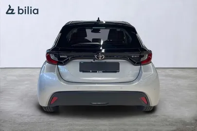 Car image 3