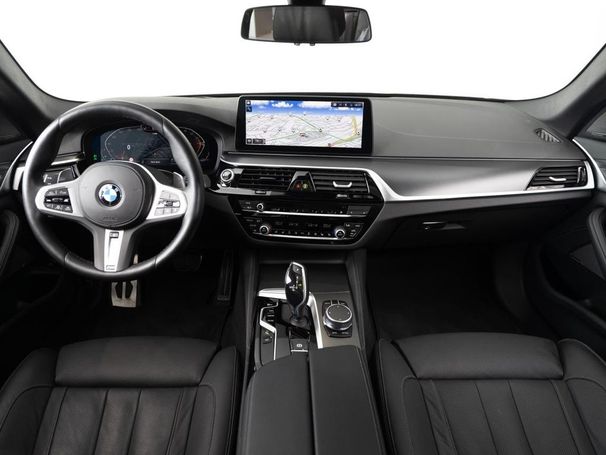 BMW 530i Touring xDrive 185 kW image number 13