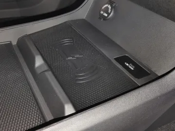 Car image 32