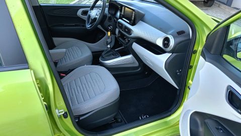 Car image 14