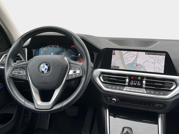 BMW 320i Luxury Line 135 kW image number 11