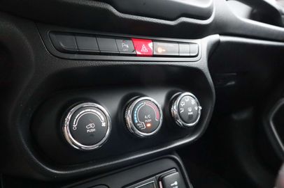 Car image 35