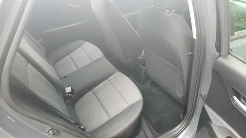 Car image 17