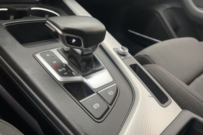 Car image 25