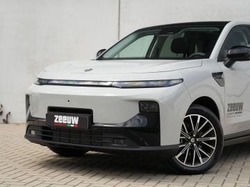 Car image 3