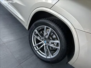Car image 38
