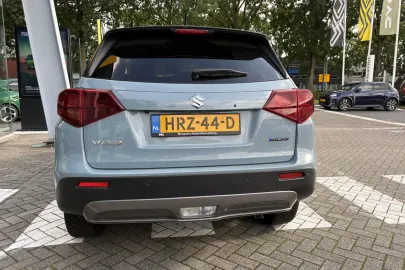 Car image 3