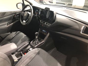 Car image 14