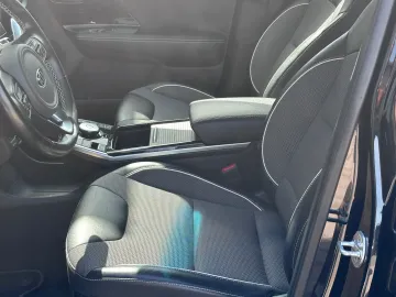 Car image 32