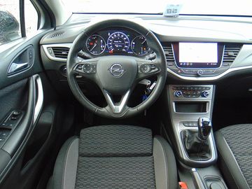 Car image 11