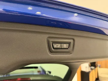 Car image 34