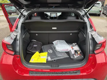 Car image 15