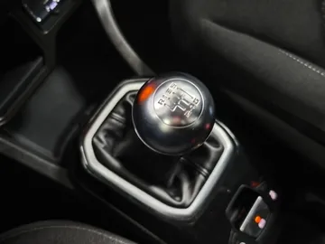 Car image 26