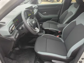 Car image 4