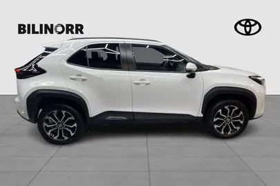 Car image 4