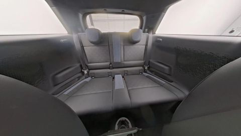 Car image 26