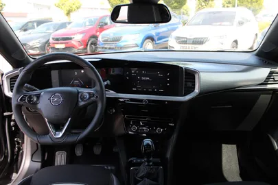 Car image 19