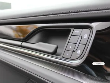 Car image 32