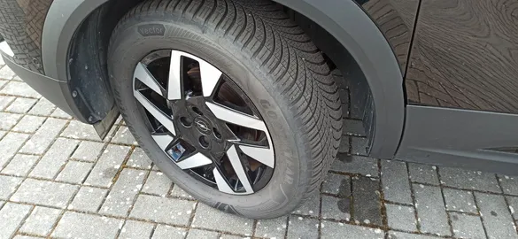 Car image 27