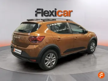 Car image 4