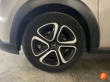 Car image 29