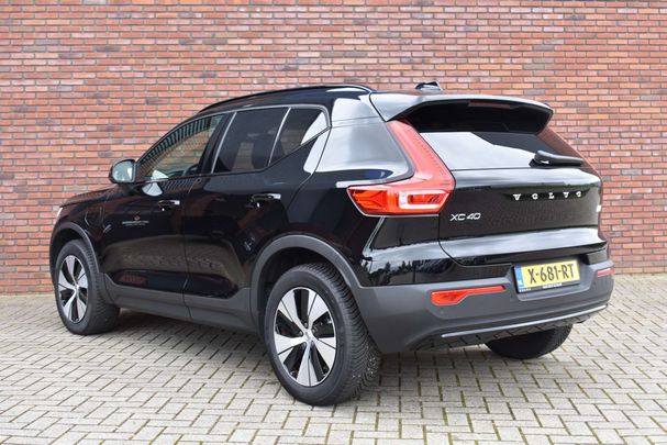 Volvo XC40 Recharge T4 Plus Dark 155 kW image number 3