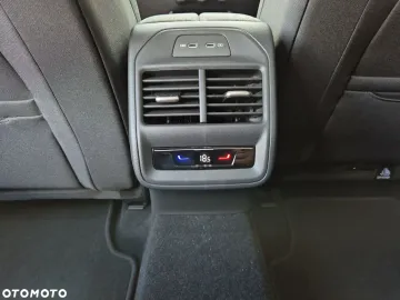 Car image 40