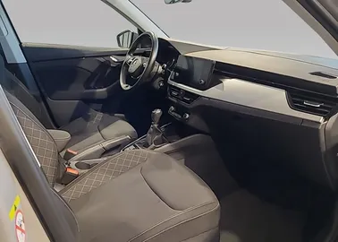 Car image 17