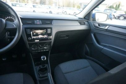 Car image 15