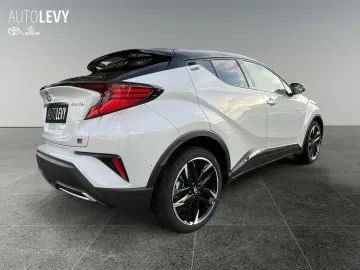 Car image 4