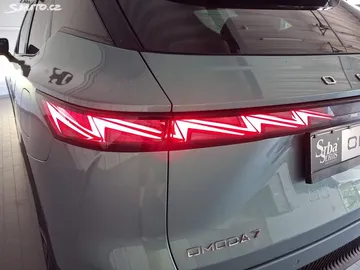 Car image 30