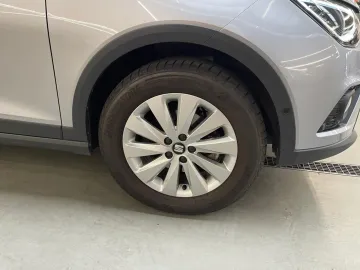 Car image 24