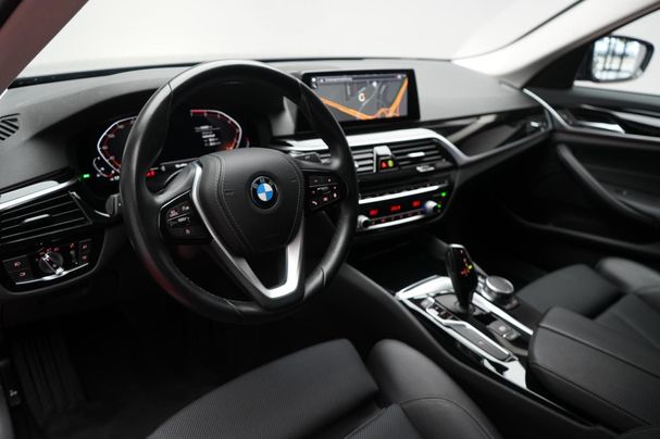 BMW 520i Sport Line 135 kW image number 8