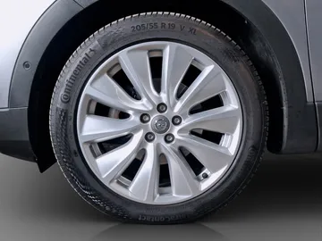Car image 30