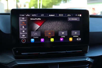 Car image 27
