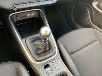 Car image 15