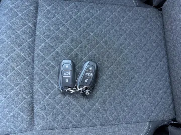 Car image 33