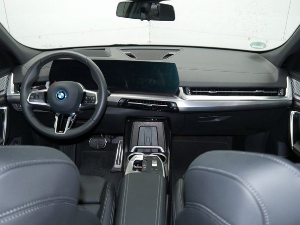 BMW iX2 xDrive 230 kW image number 11