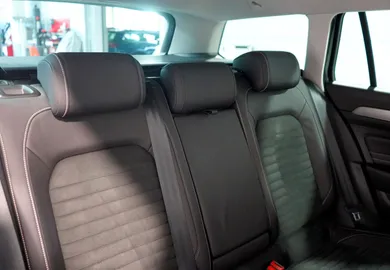 Car image 32